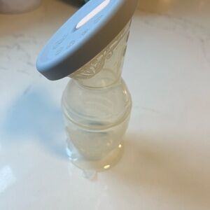 Haakaa with Gray Lid